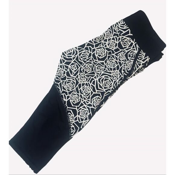 Lululemon Posey Floral Crops - Picture 3 of 12